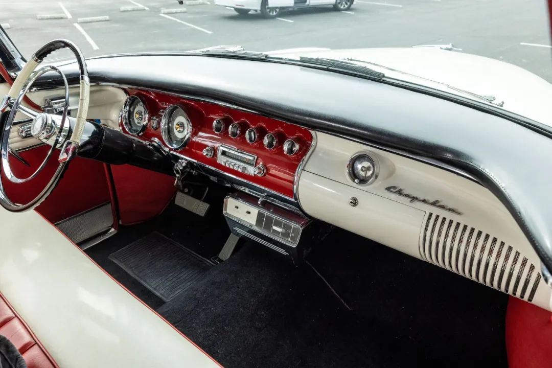 浮华的美国梦!顶级豪车1956年克莱斯勒纽约客敞篷版