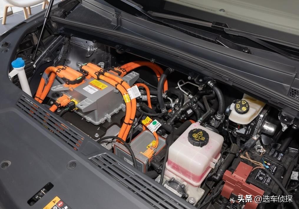 荣威iMAX8 EV,2.2吨纯电MPV,25万的入门版配置实用性怎么样