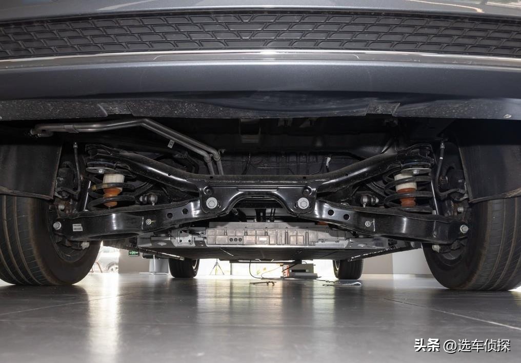 荣威iMAX8 EV,2.2吨纯电MPV,25万的入门版配置实用性怎么样