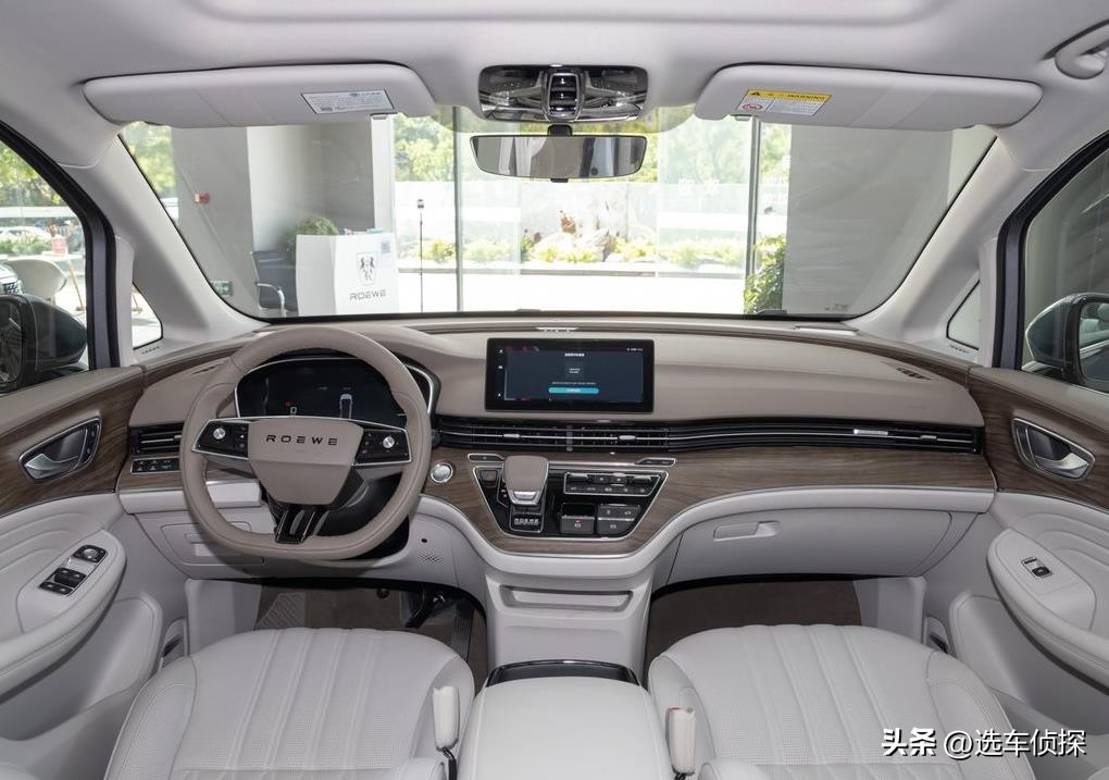 荣威iMAX8 EV,2.2吨纯电MPV,25万的入门版配置实用性怎么样