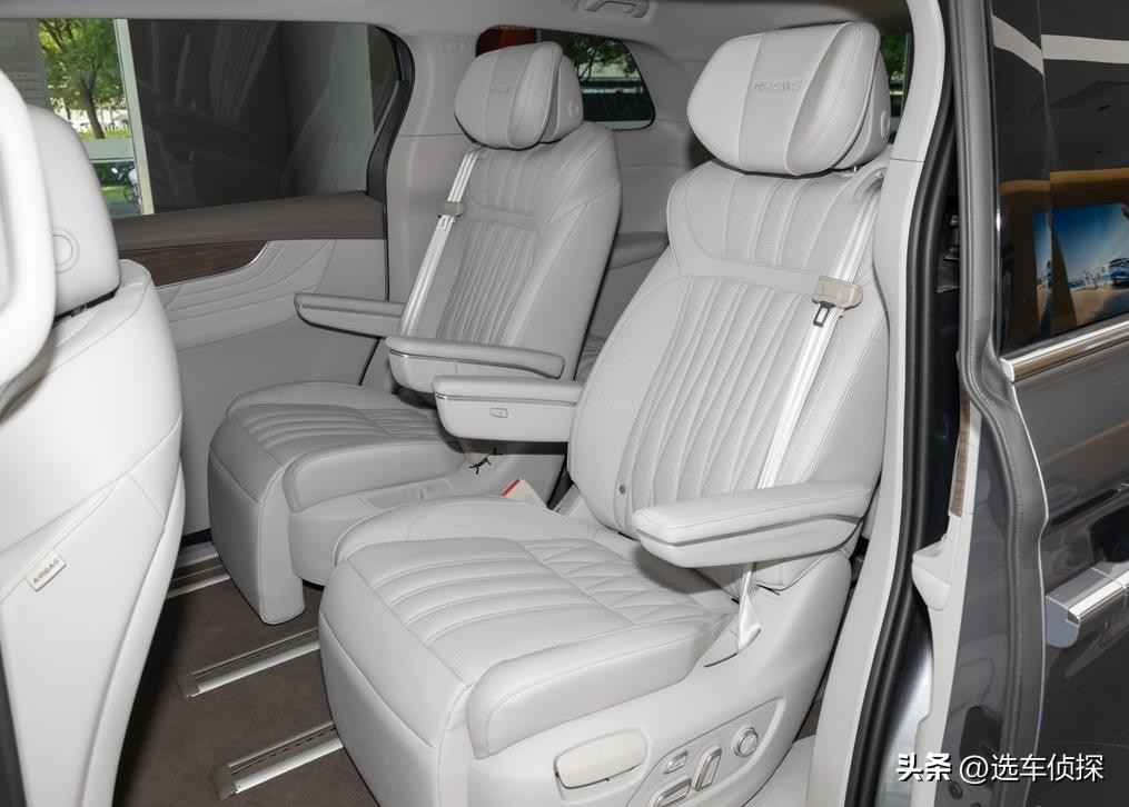 荣威iMAX8 EV,2.2吨纯电MPV,25万的入门版配置实用性怎么样
