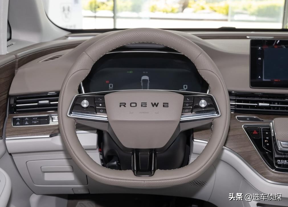 荣威iMAX8 EV,2.2吨纯电MPV,25万的入门版配置实用性怎么样