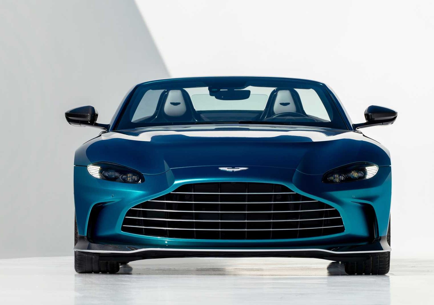 限量249辆被抢光！新款阿斯顿马丁V12 Vantage Roadster亮相