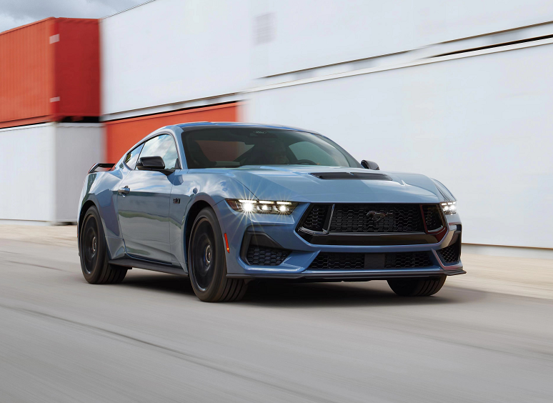 福特全新Mustang发布，外观还是有那个味，V8发动机也得到了保留