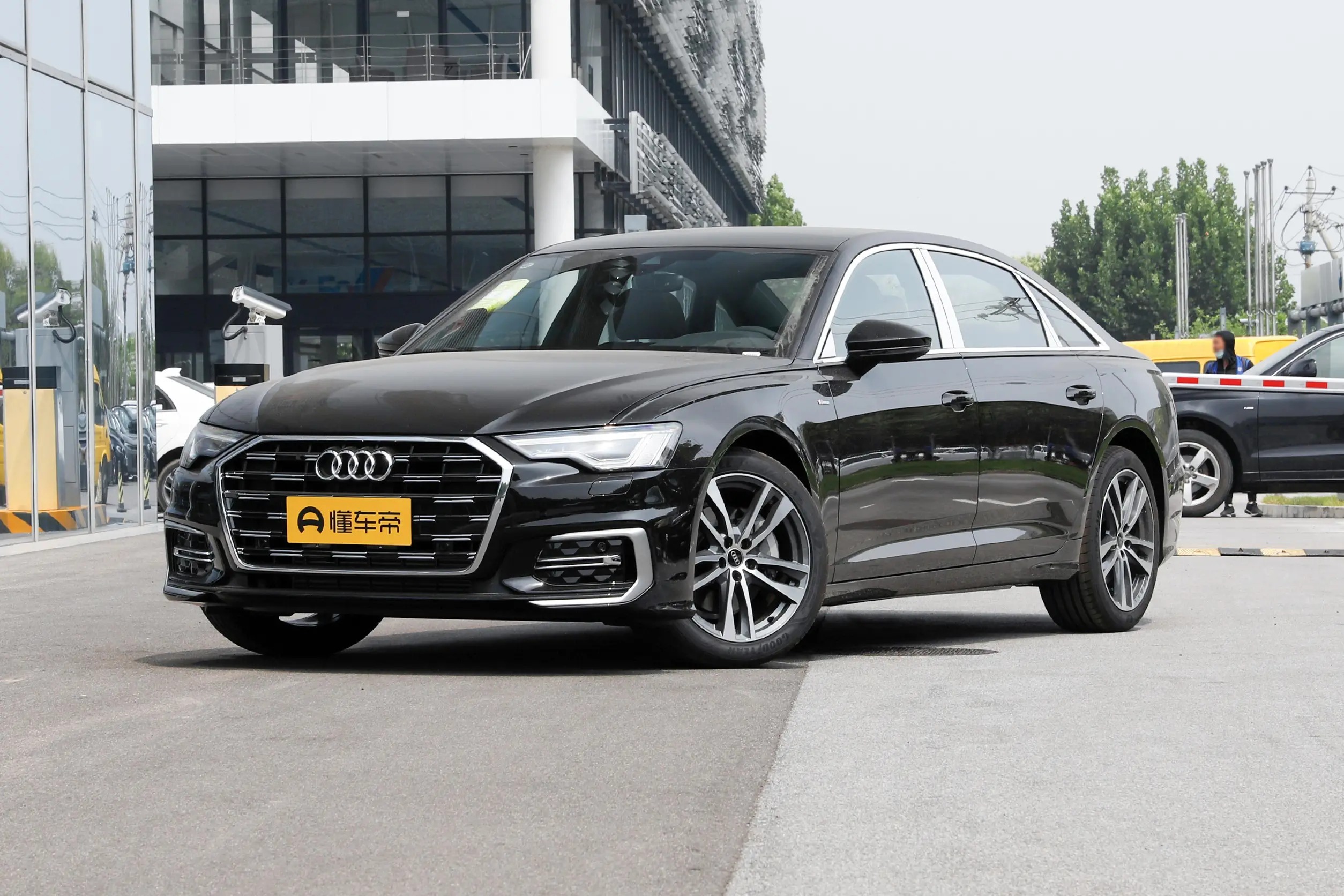 奥迪a6l,中大型车,造型时尚精致,操控性好_太平洋号