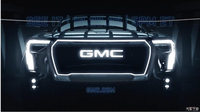 换装带有巨大“GMC”发光LOGO，GMC SIERRA EV Denali于10月20日首发