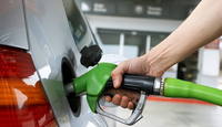 10月起，私家车“燃油附加费”改变，燃油车主：能不能公平一些