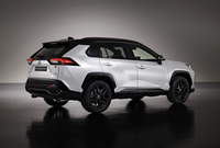官方實拍新款豐田RAV4 GR SPORT 運動氛圍濃郁，多款動力可選