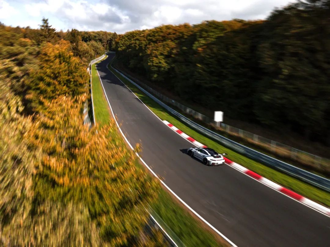 【专题】纽北刷出梦想单圈 保时捷911 GT3 RS以6:49.328跑完纽博格林北环赛道