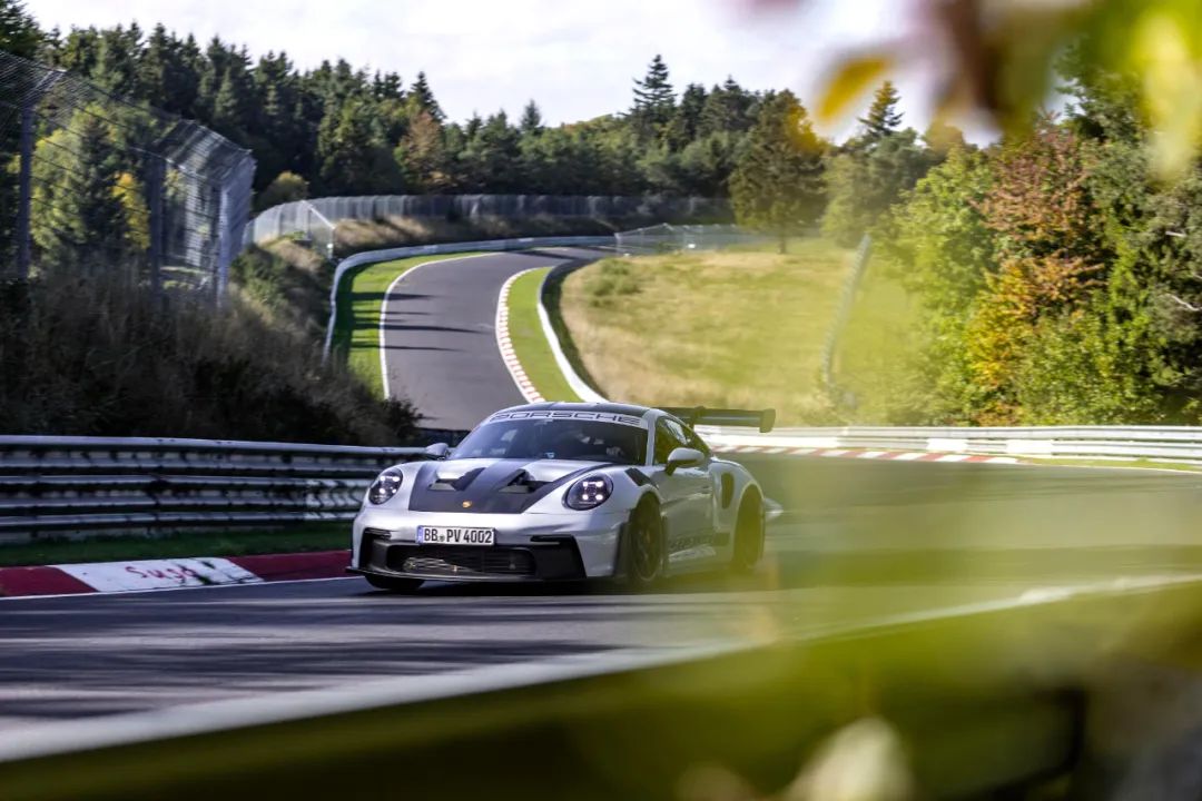 【专题】纽北刷出梦想单圈 保时捷911 GT3 RS以6:49.328跑完纽博格林北环赛道