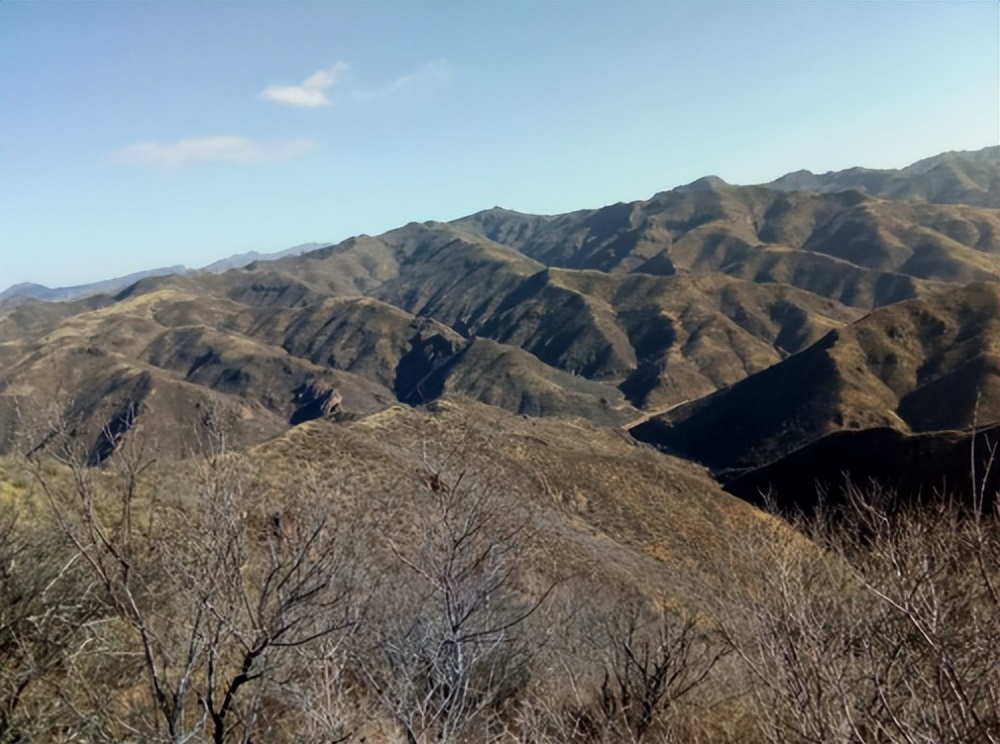 鱼儿山长城遗址,细数历史的痕迹