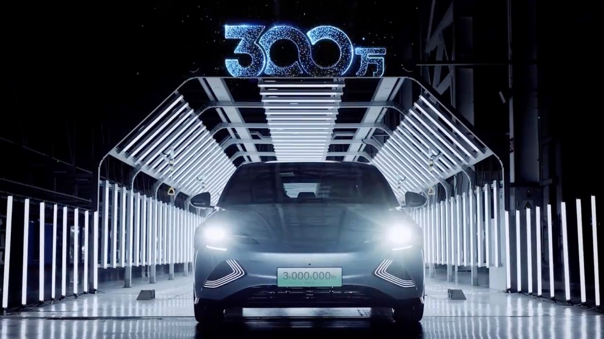 300万辆后，比亚迪将推100万级豪车和30万级个性车，能成吗？