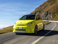 Abarth 500e正式發(fā)布 國內(nèi)的土豪們要考慮平行引入嗎