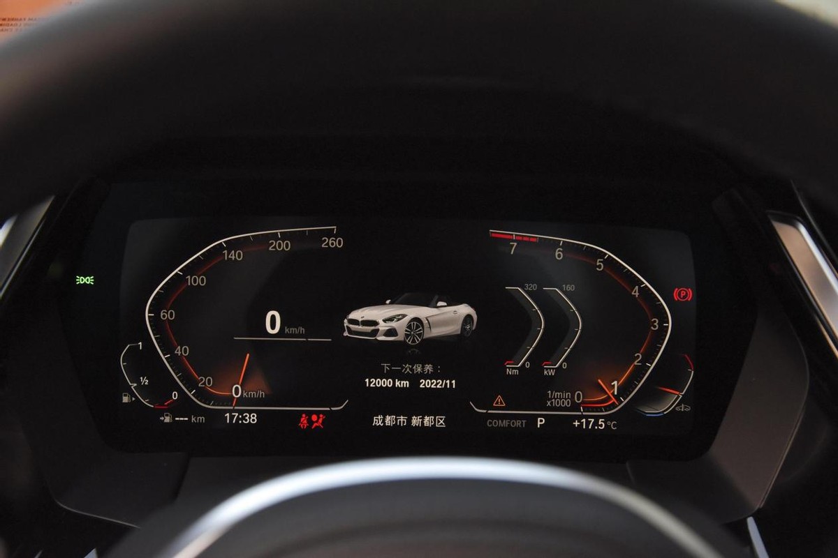 定位2门2座软顶敞篷车，3.0T性能强劲，宝马Z4实拍