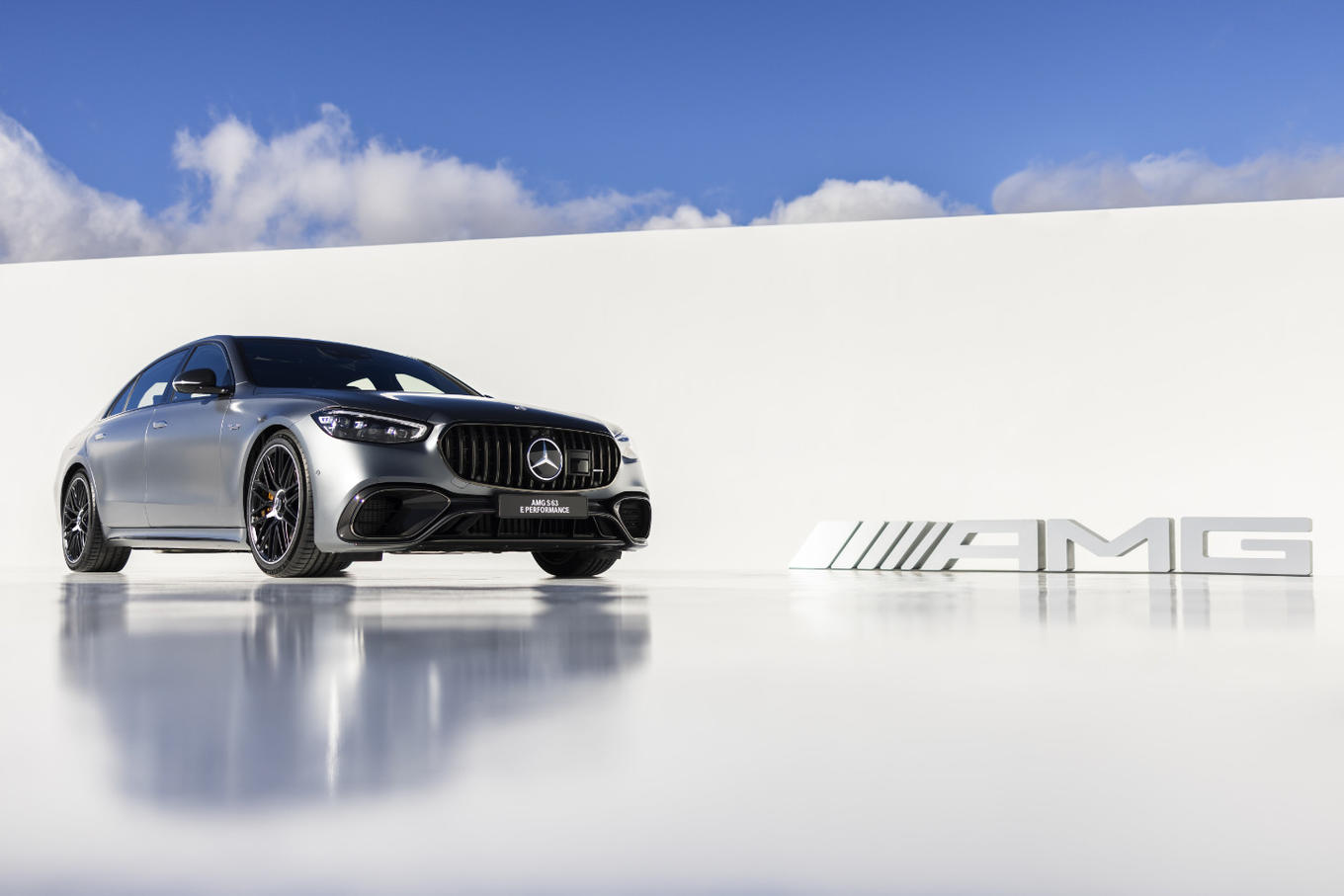 电动豪华与性能至上，梅赛德斯-AMG S63 E Performance驾到