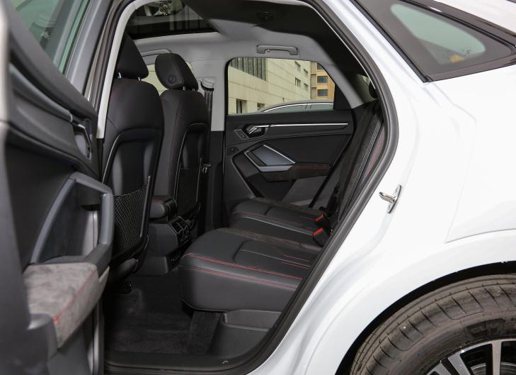 豪华SUV跨界车推荐：配运动套件+运动座椅，奥迪Q3 Sportback解析