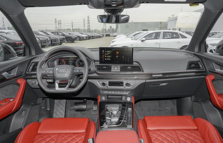豪华中型SUV推荐：轿跑化外观+四驱系统，奥迪Q5L Sportback解析