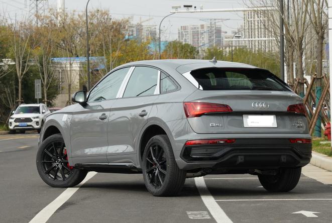 豪华中型SUV推荐：轿跑化外观+四驱系统，奥迪Q5L Sportback解析