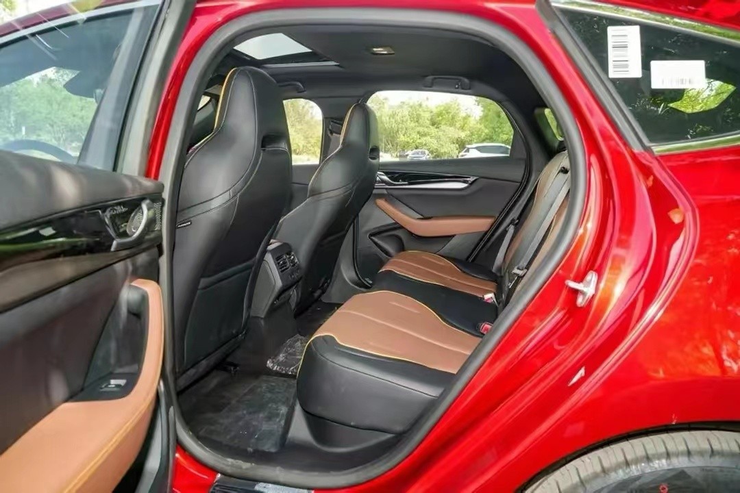 20万以内纯电轿车你选谁？红旗E-QM5对比秦PLUS EV