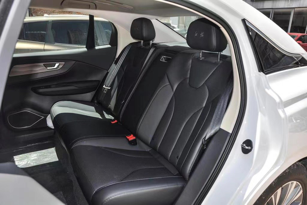 20万以内纯电轿车你选谁？红旗E-QM5对比秦PLUS EV
