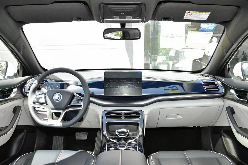 20万以内纯电轿车你选谁？红旗E-QM5对比秦PLUS EV