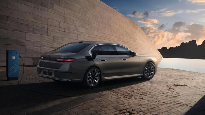 创新纯电动BMW i7领衔 宝马将电动化、数字化进行到底|汽势焦点