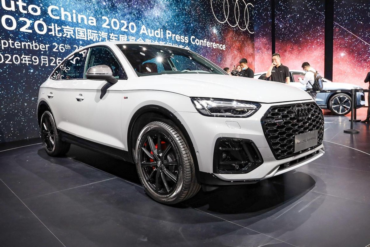 溜背造型很运动，四驱系统+全景天窗，体验奥迪Q5L Sportback