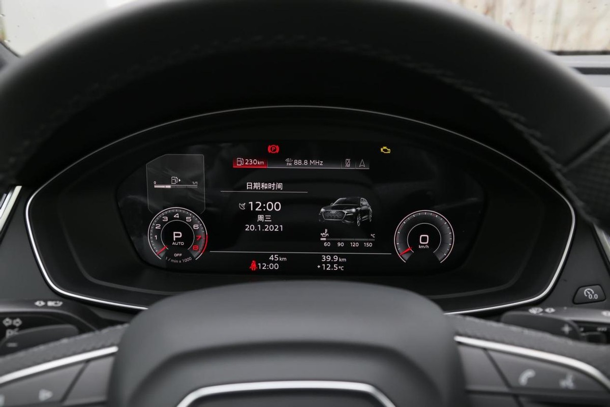 溜背造型很运动，四驱系统+全景天窗，体验奥迪Q5L Sportback