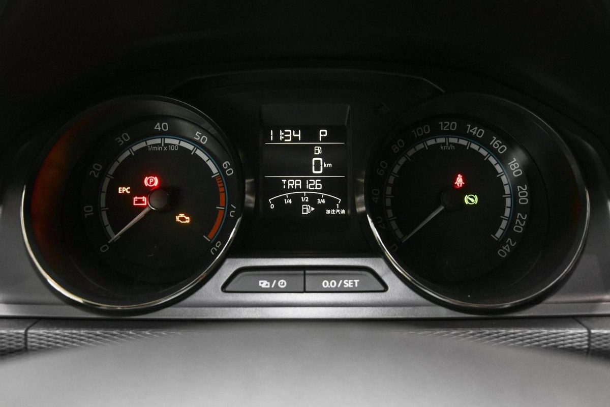 本田XR-V的对手，定位小型SUV，轴距2610mm，体验柯米克GT