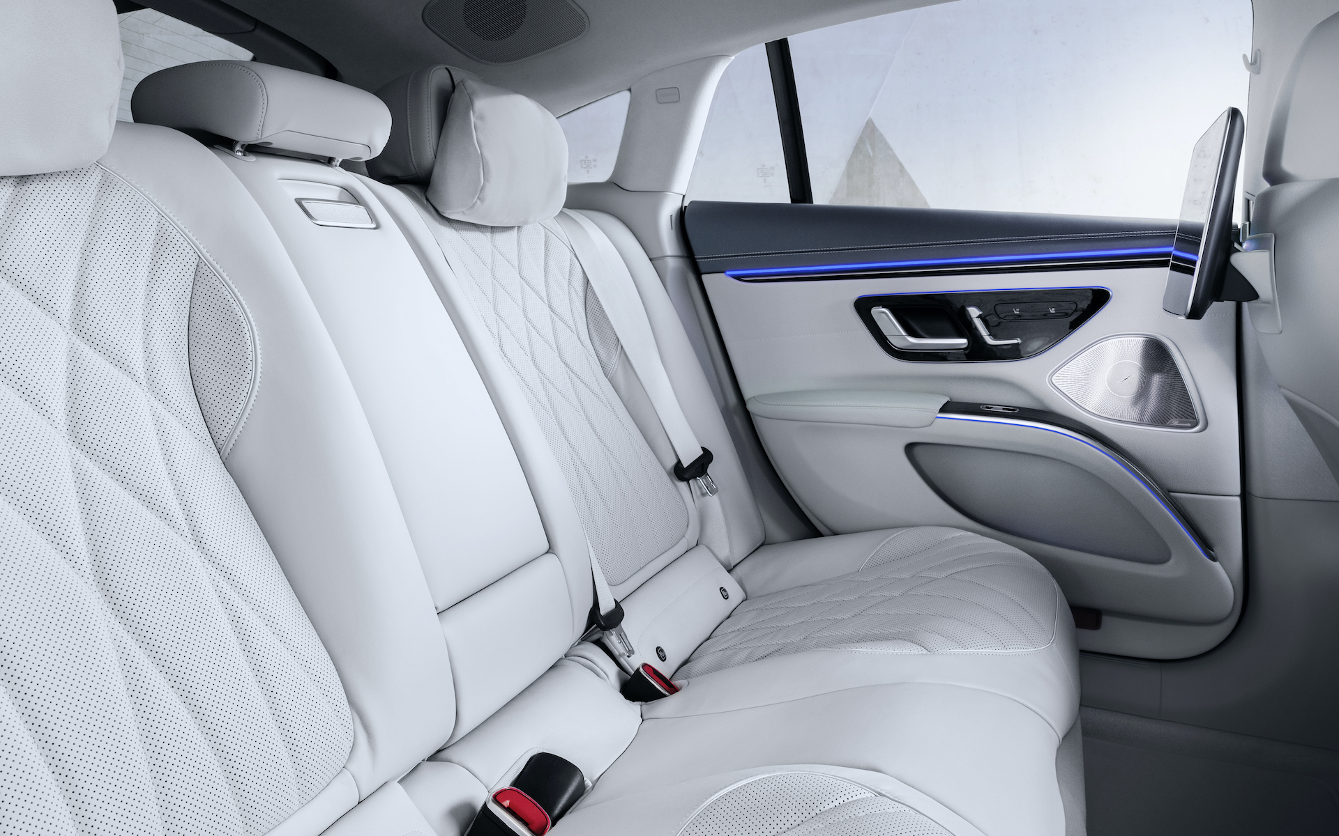 梅赛德斯-奔驰全球首发多款纯电车型“电亮”慕尼黑IAA车展