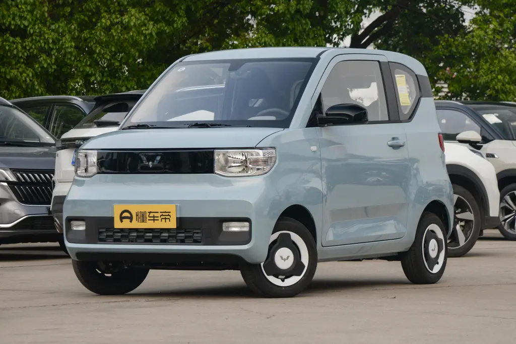 五菱宏光MINI EV入门版下调3000元，售价为2.98万起，值得买吗？