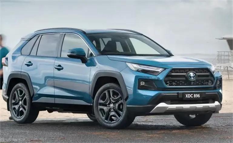 新款丰田“RAV4”路试曝光！出厂配越野套件，内饰换装贯穿大屏