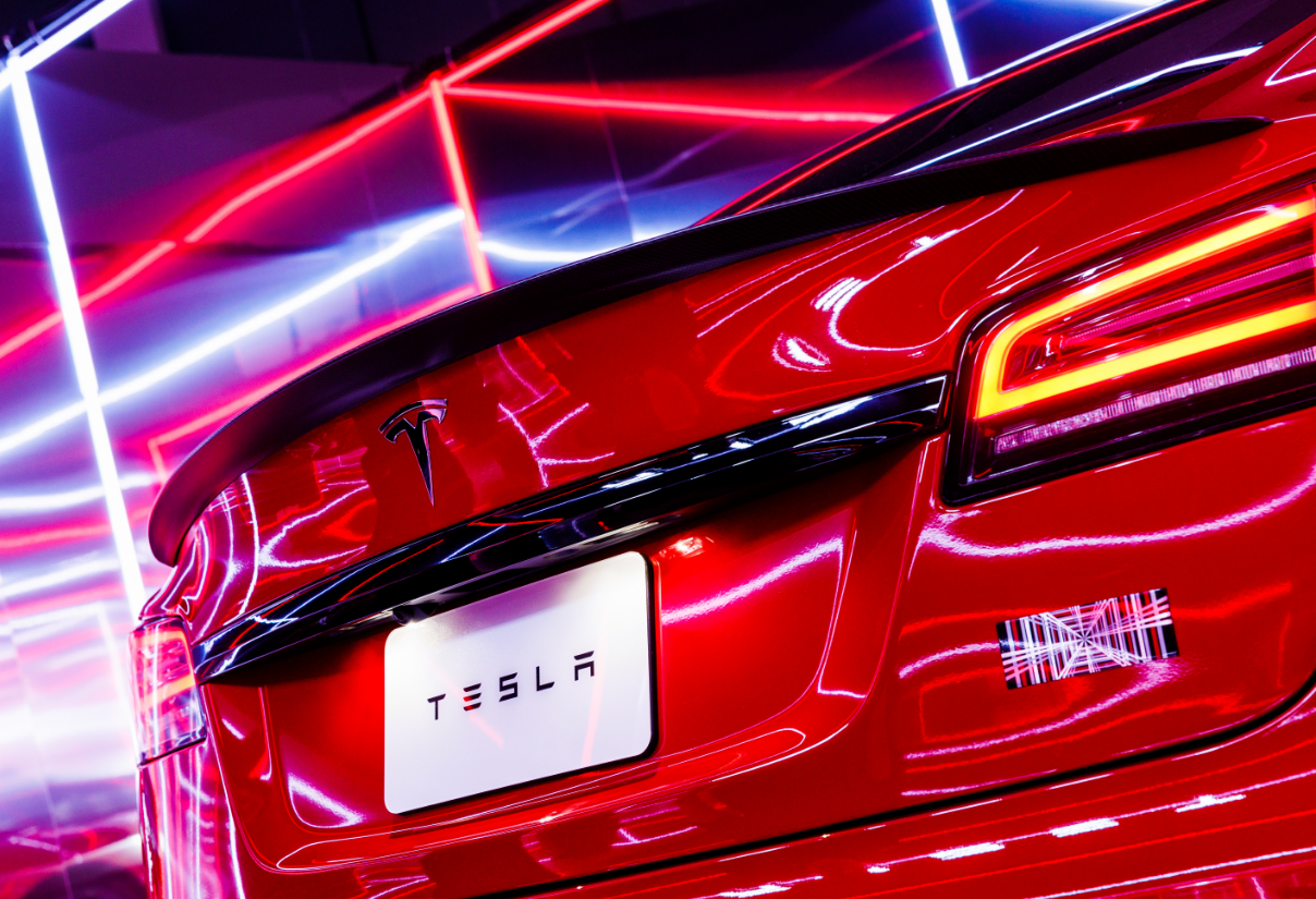 实拍全新特斯拉Model S Plaid，百公里加速2.1秒，极速322km/h