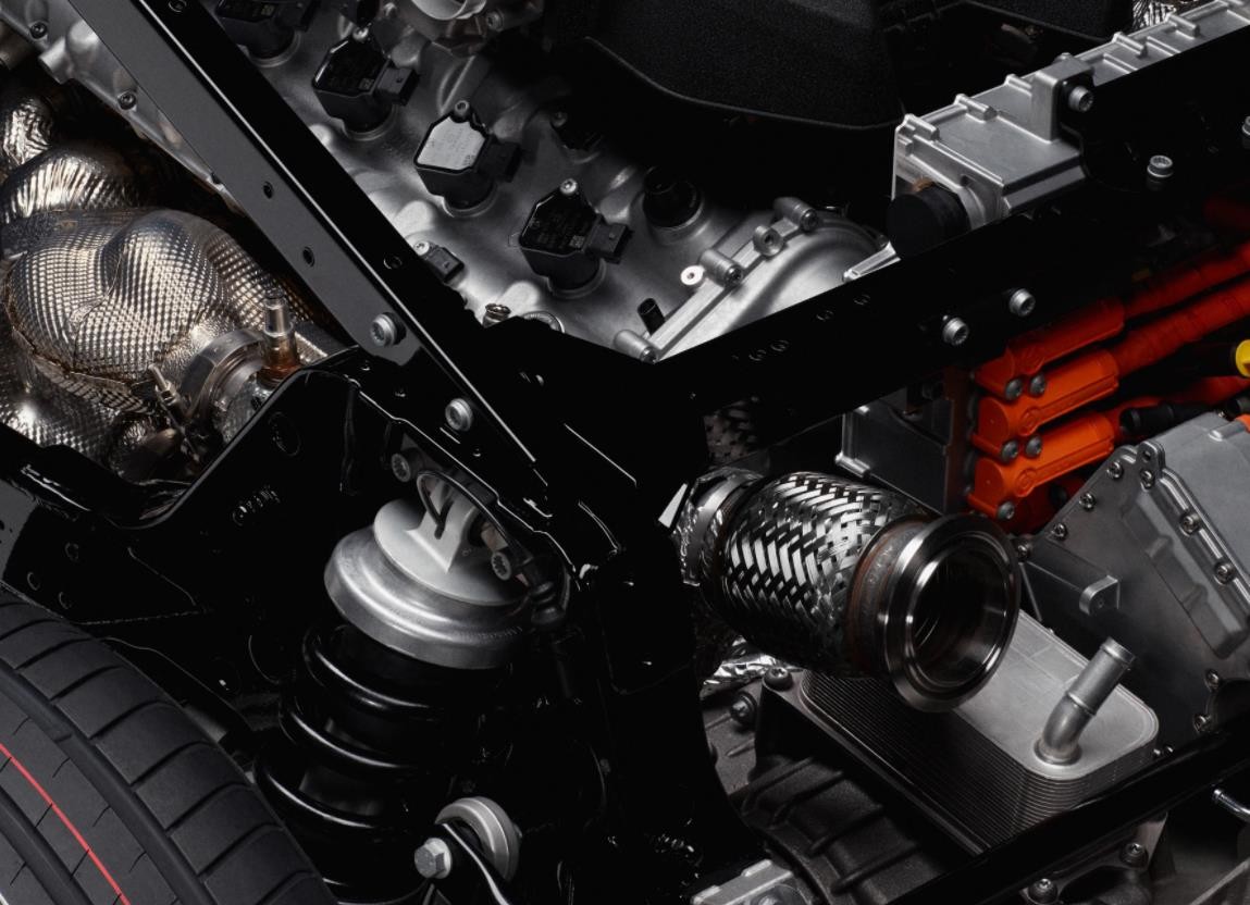 详解全新一代兰博基尼大牛混动系统，V12引擎+3台电机，1015马力