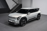 起亞EV9純電7座SUV，全新油冷電機(jī)，第二排座椅朝后設(shè)計(jì)