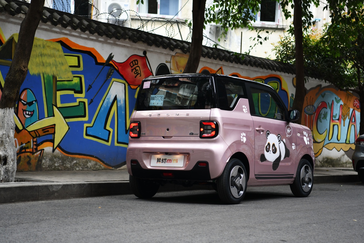 试驾吉利熊猫mini：城市代步神器，续航200km，快充真香！