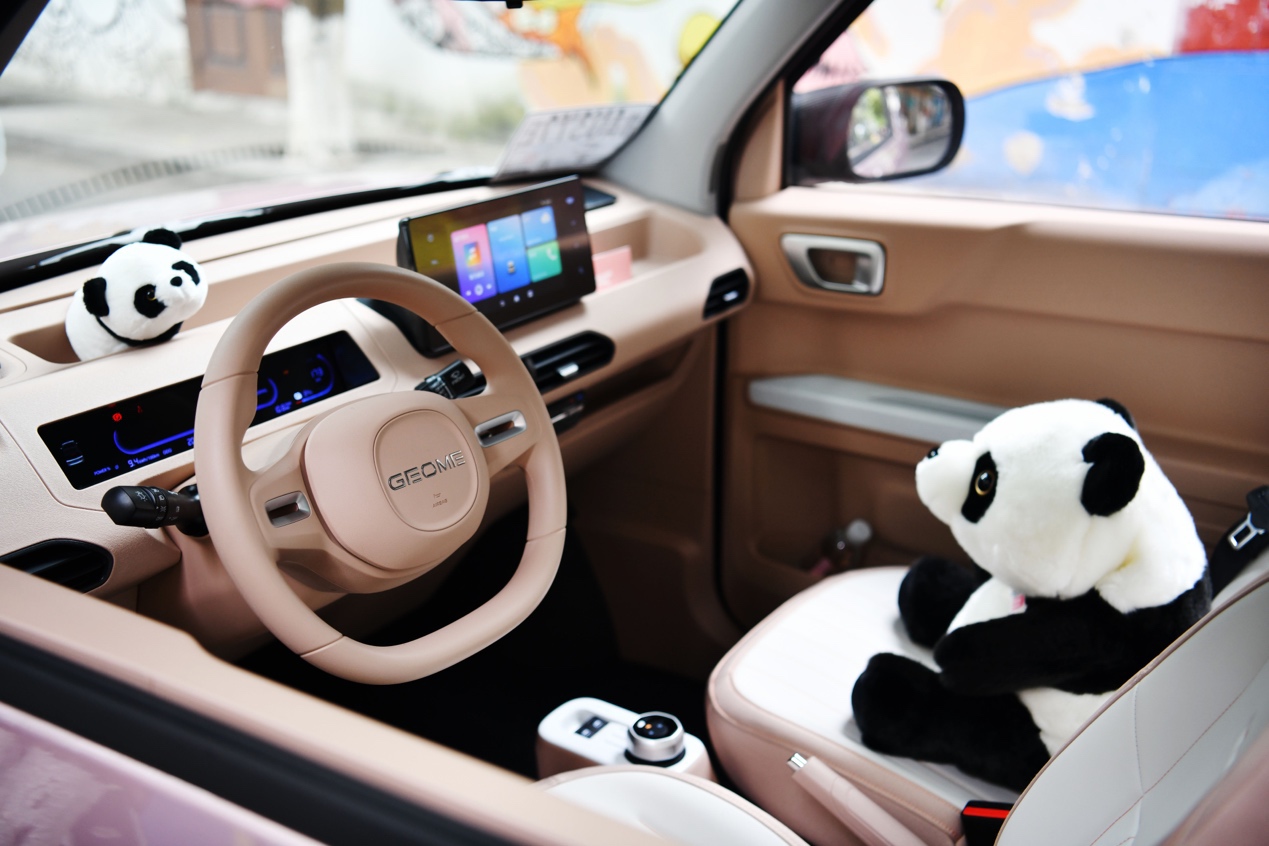 试驾吉利熊猫mini：城市代步神器，续航200km，快充真香！