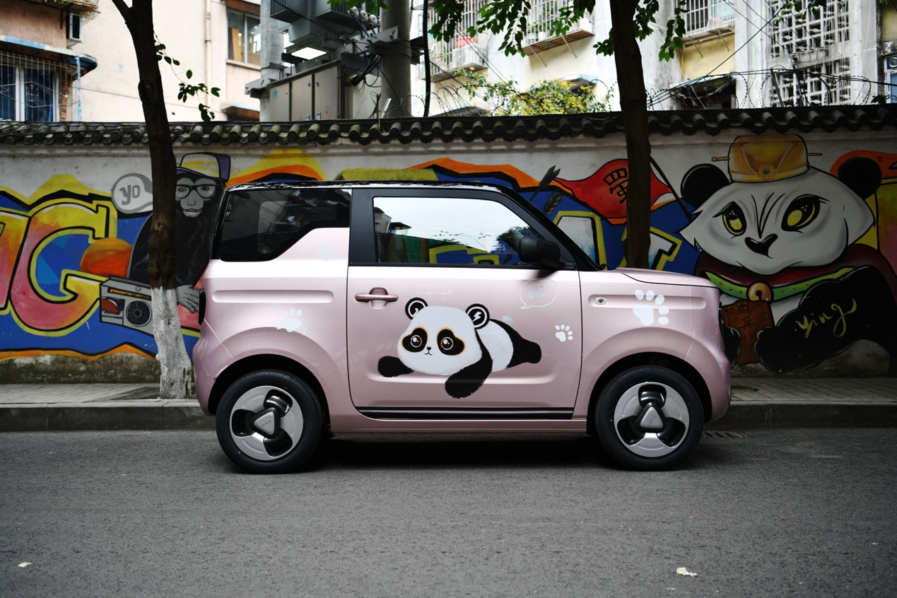 试驾吉利熊猫mini：城市代步神器，续航200km，快充真香！