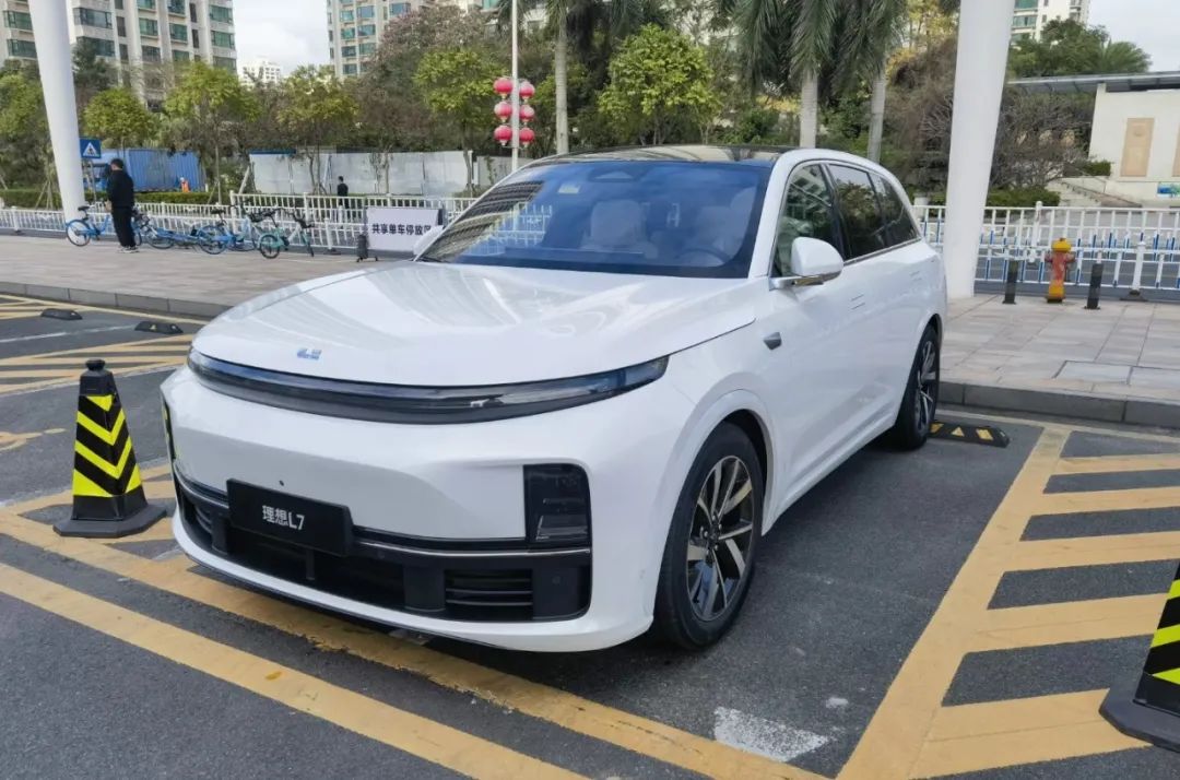 电动车市场竞争愈发激烈 S 广汽埃安AION MAX官降1万元 (电动车市场竞争)