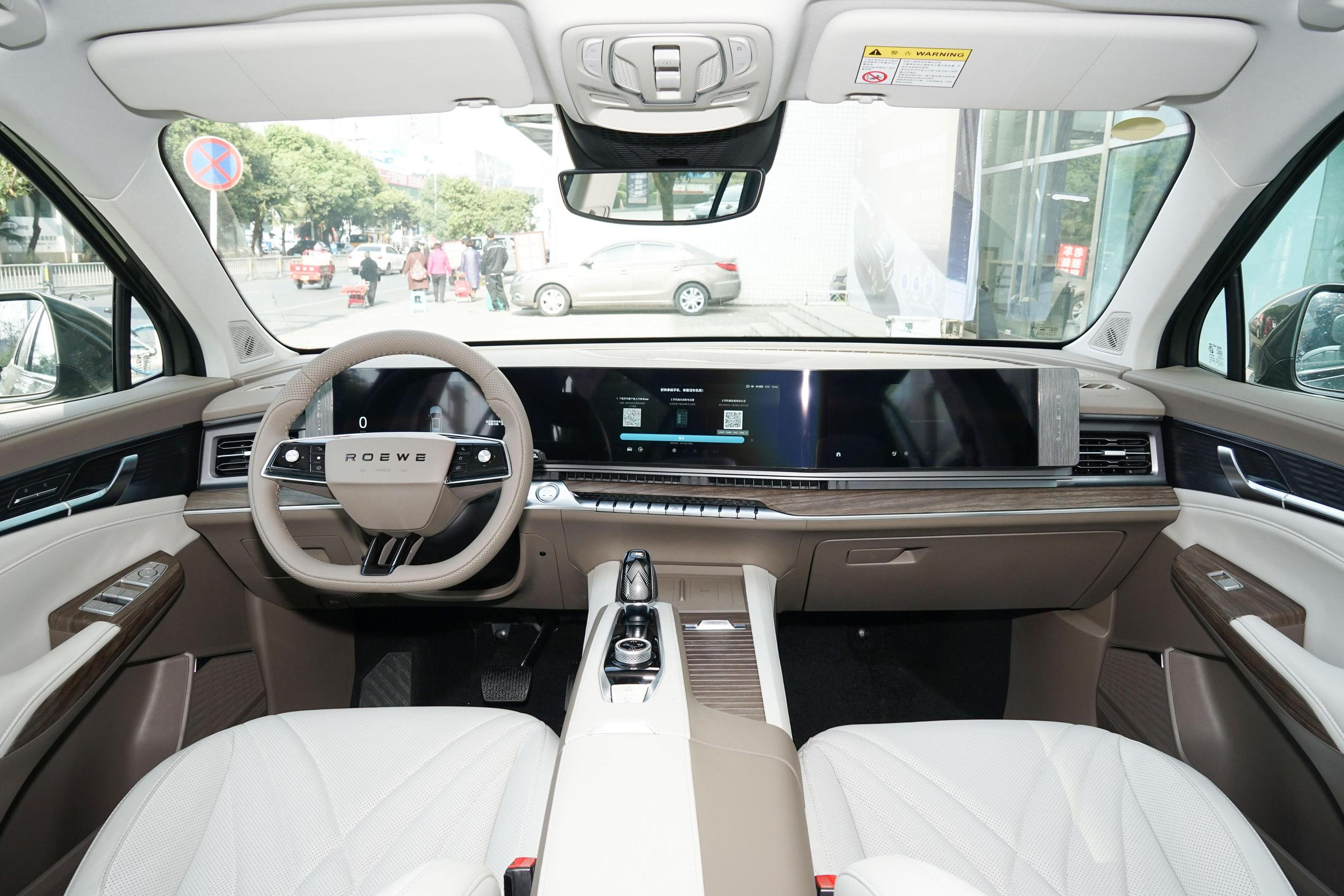 旅行新选择：荣威RX9六座SUV带你领略户外生活的魅力