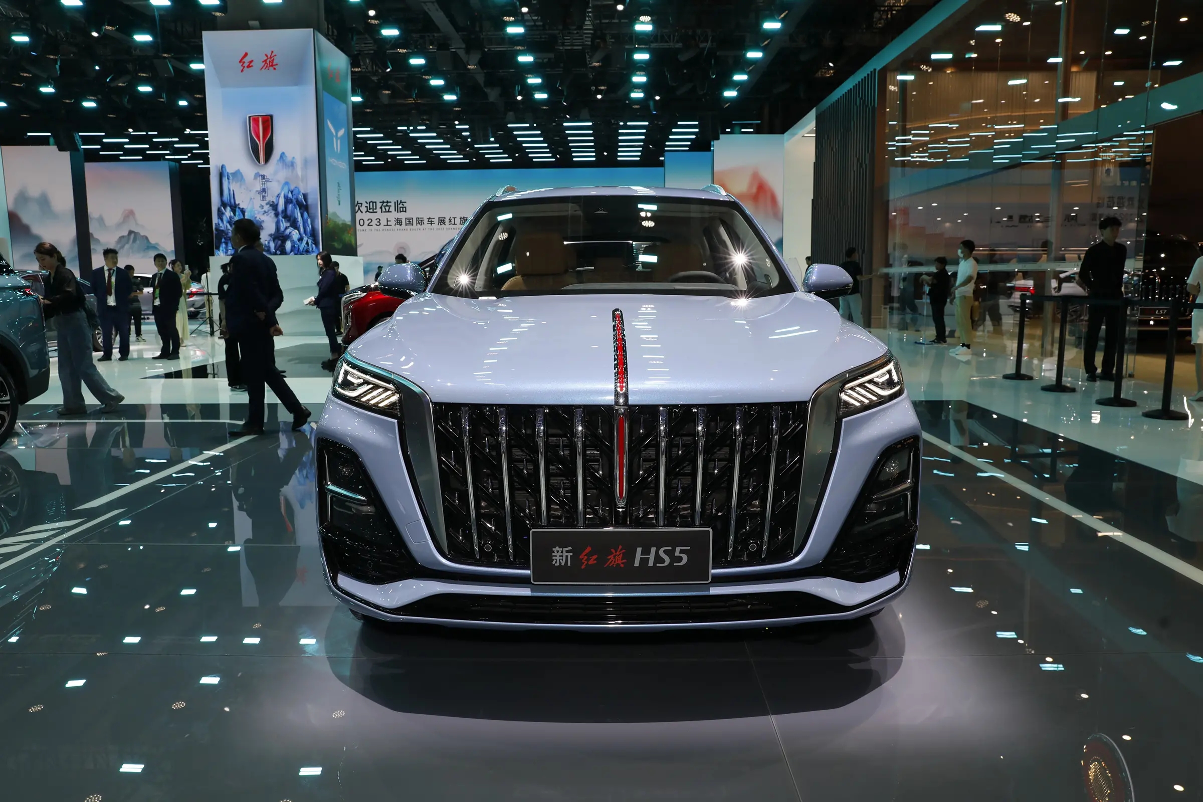 新款红旗HS5亮相上海车展，2.0T+8AT变速箱，2023年5月上市