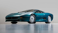 一直被關(guān)在籠中的老豹子！行駛16 英里的1994年捷豹XJ220現(xiàn)身市場