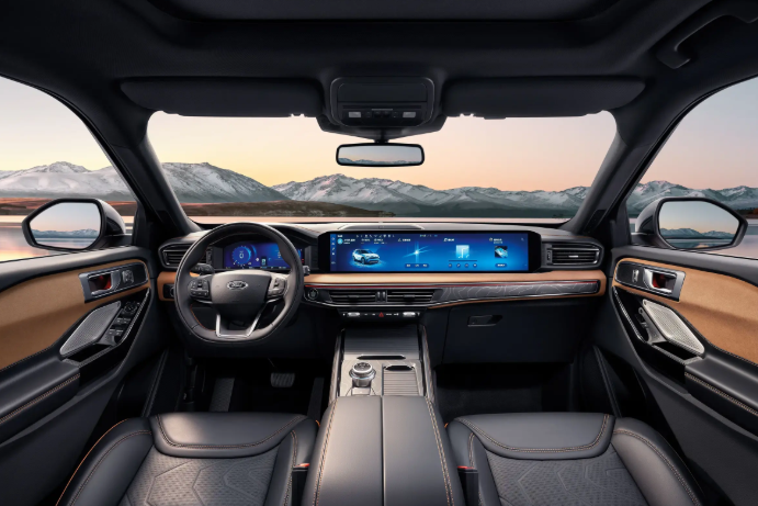 谁是最佳硬派SUV？坦克500 Hi4-T对比福特探险者昆仑巅峰版
