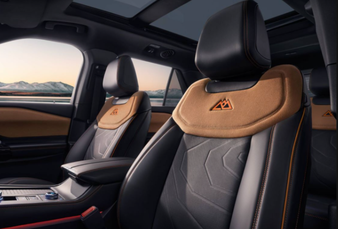 谁是最佳硬派SUV？坦克500 Hi4-T对比福特探险者昆仑巅峰版