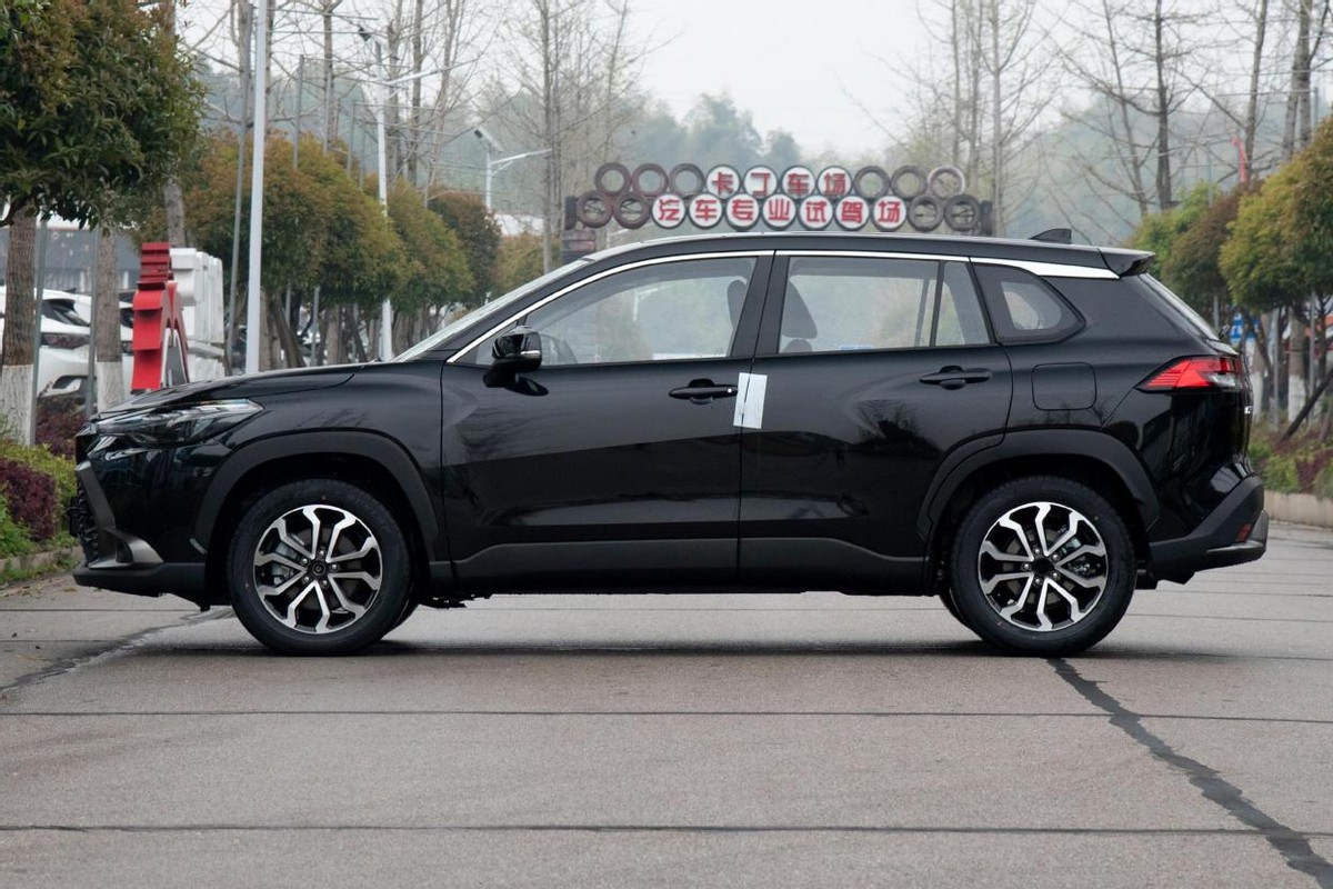 都是合资紧凑型SUV，大众探歌对比丰田锋兰达，谁才是年轻之选？