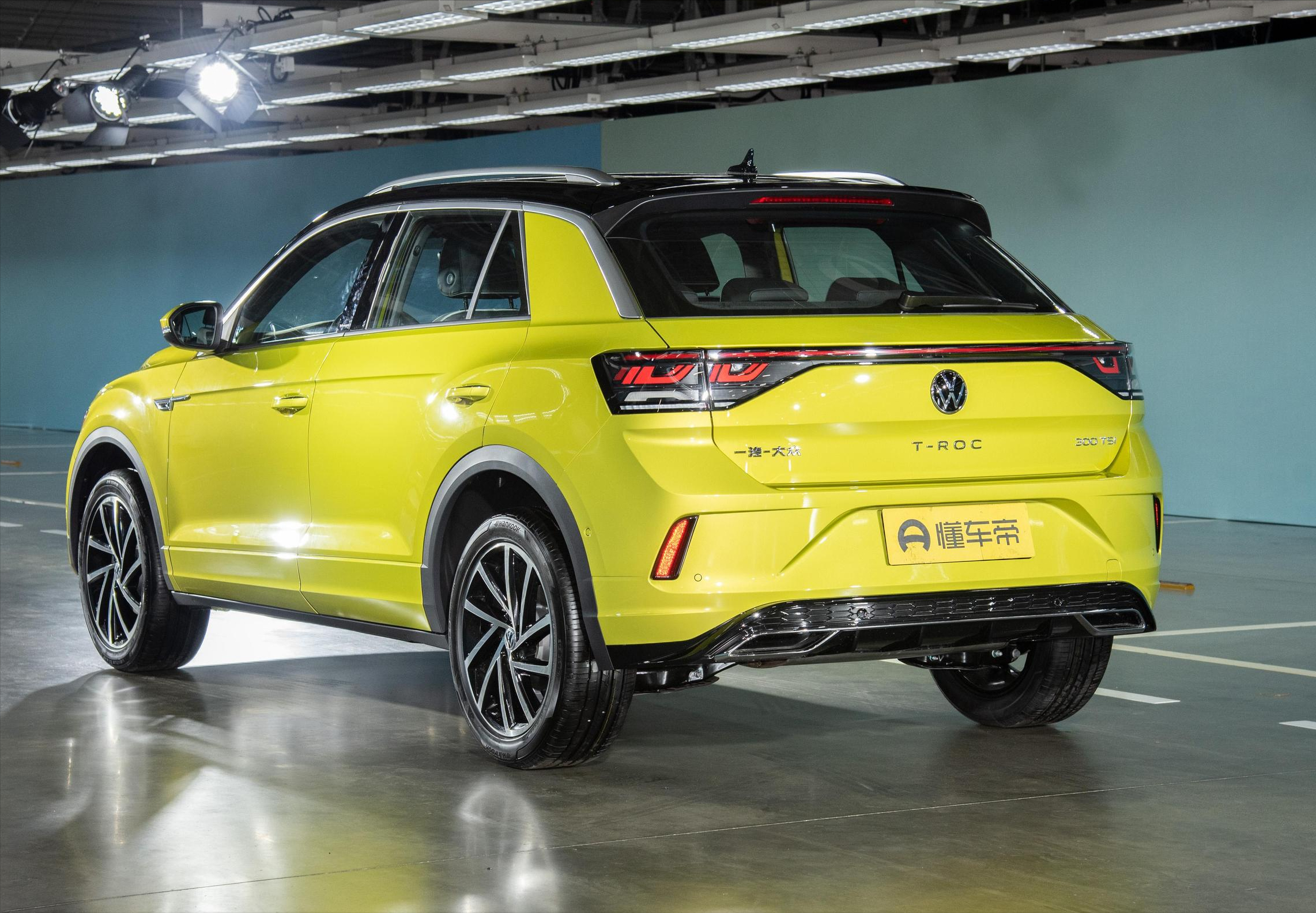 都是合资紧凑型SUV，大众探歌对比丰田锋兰达，谁才是年轻之选？