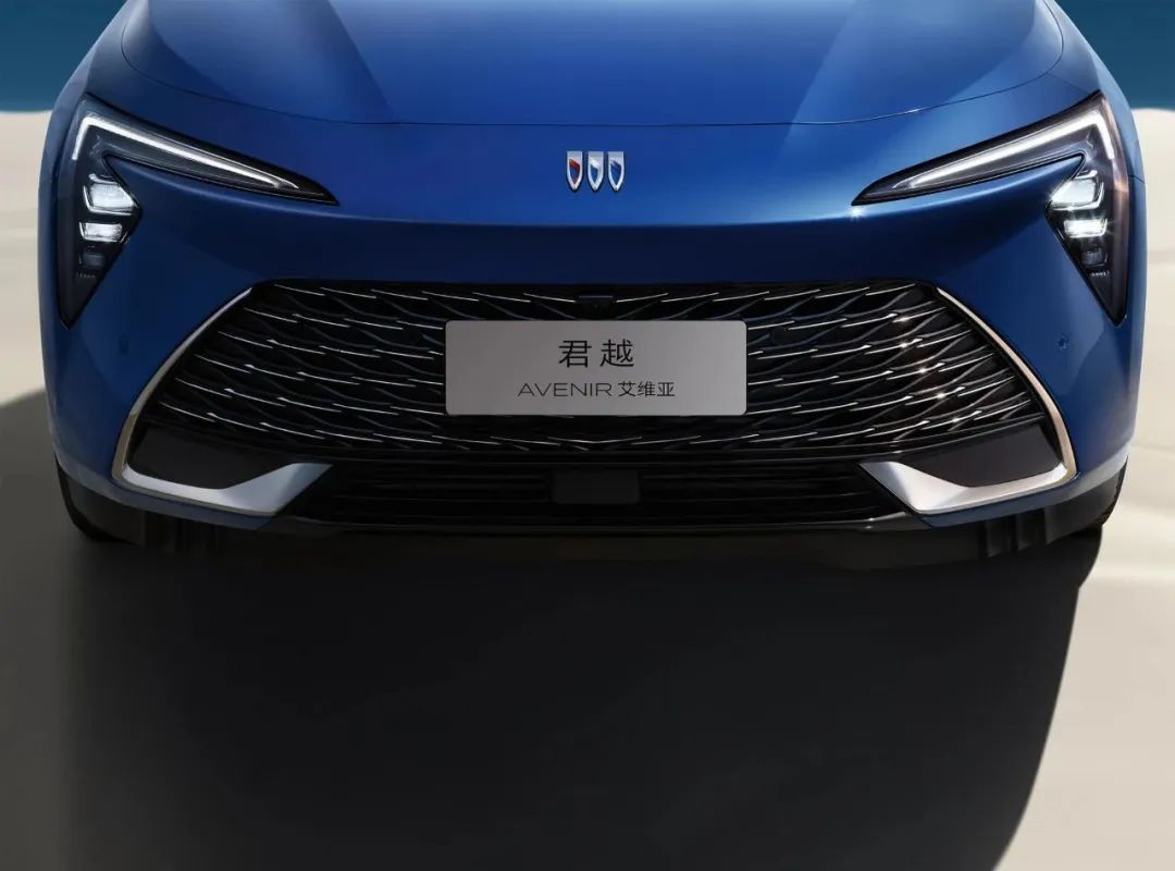 全新别克君越上市，17.99万元起，卷翻合资中大型车？
