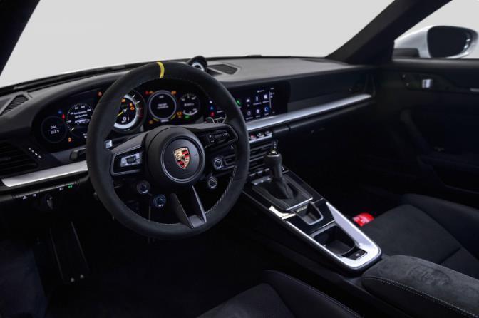 911全新版售价公布，配水平对置六缸机，破百仅3.2秒，四季度交付