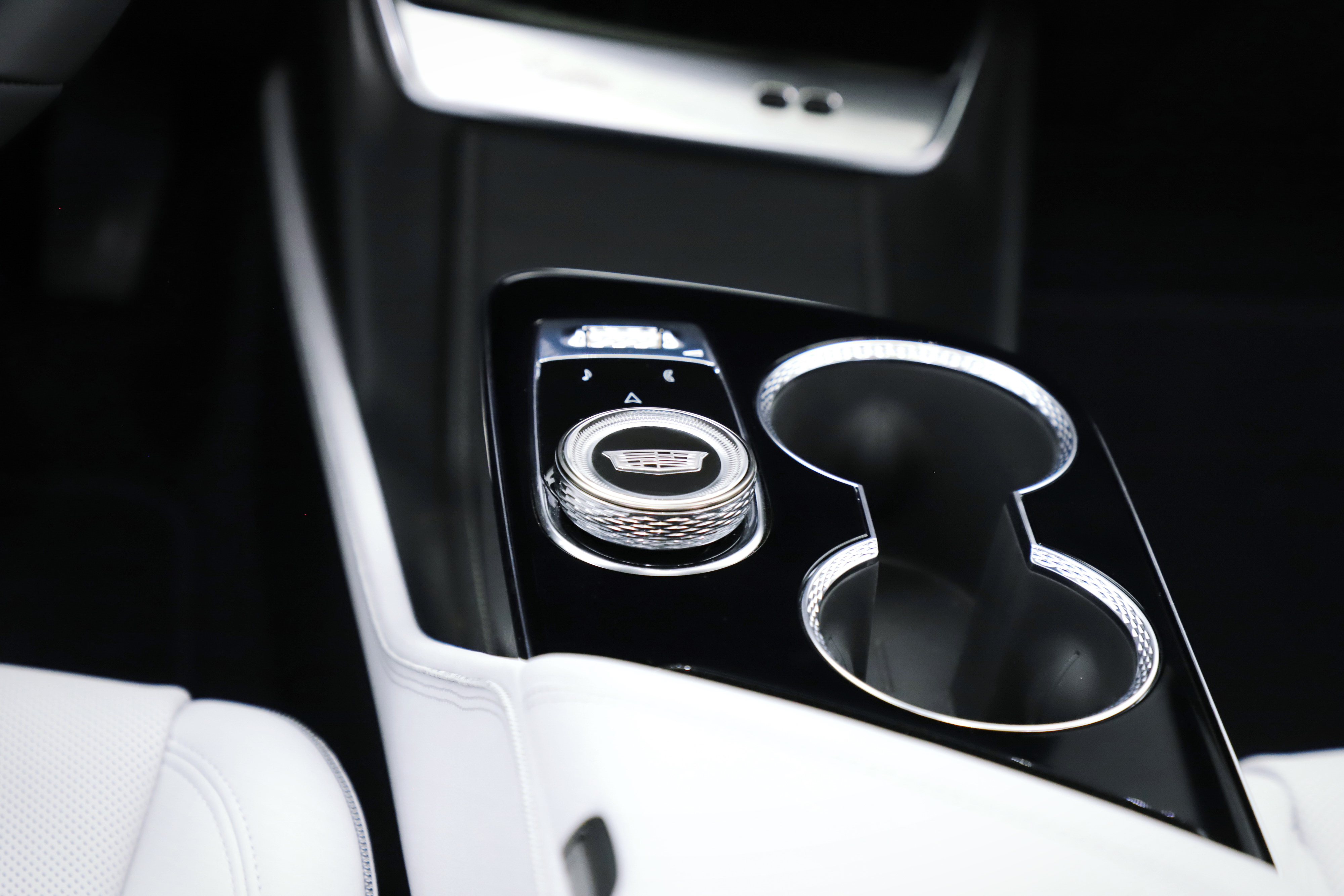 实拍凯迪拉克GT4：21.97万起，全新紧凑级SUV，两款动力可选！
