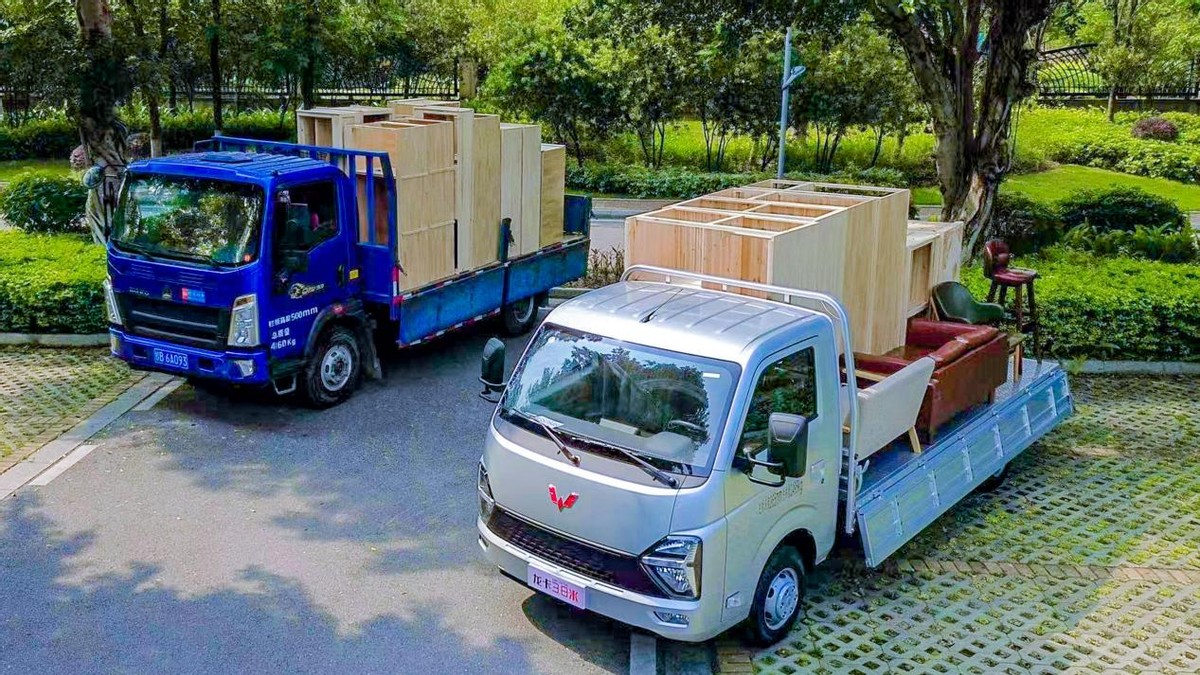 超大微卡，载物不输轻卡，关键才6.28万起售，带你看五菱龙卡